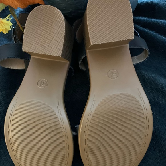 Sandals - Picture 3 of 3